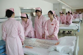 女生到重庆卫校学护理专业的就业方向