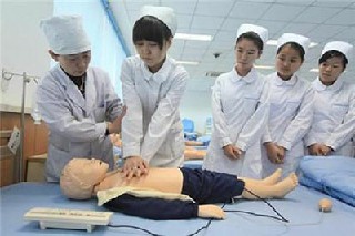 初中生读重庆卫校护理专业毕业前景好吗