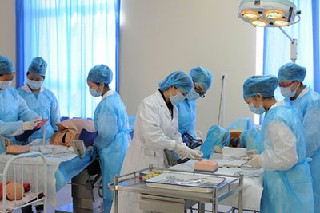 在重庆读医学影像专业一年学费和生活费要多少